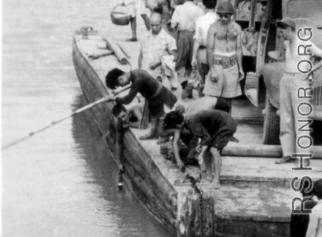 Close up of GIs and Chinese civilians on barge at Lingling