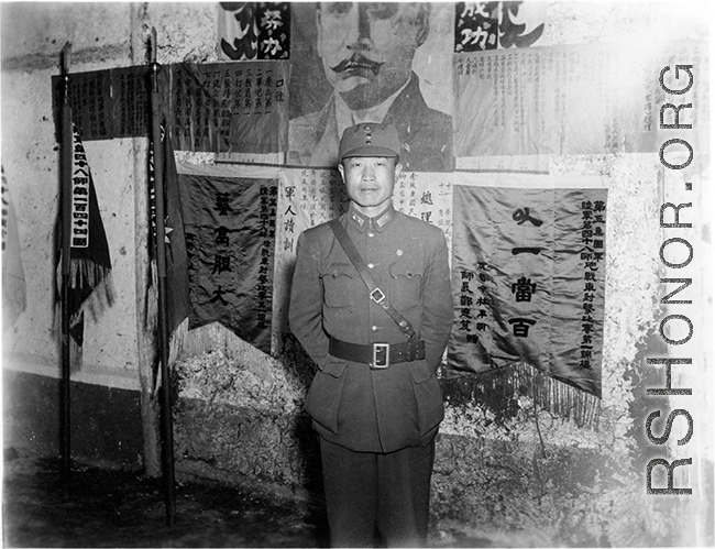 Chinese Lt. General Du Yuming, commander of Nationalist 5th Corps (第五集团军总司令兼昆明防守司令杜聿明), poses for American cameraman.