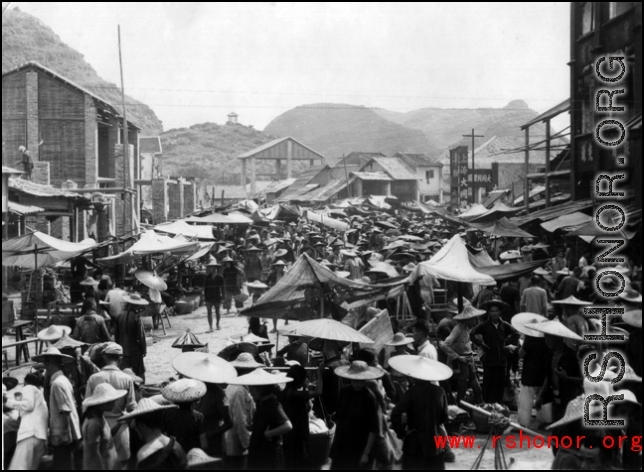 A crowded street in Liuzhou in 1945, during WWII. This should be south of the river.
