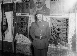 Chinese Lt. General Du Yuming, commander of Nationalist 5th Corps (第五集团军总司令兼昆明防守司令杜聿明), poses for American cameraman.