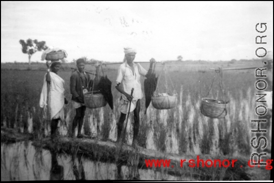 Rural people in India during WWII.   Photo from P. Noel.